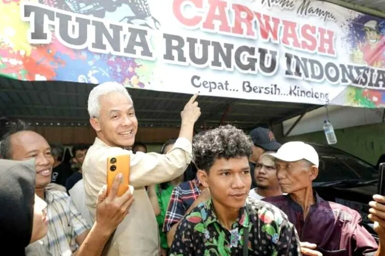 Cuci Mobil di BUMI Pospera, Ganjar Pranowo Terkesan Pekerjanya 100 Persen Penyandang Disabilitas