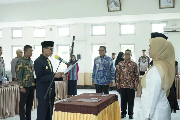 Bupati Limapuluh Kota Lantik Pejabat