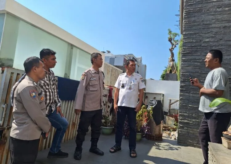 Lurah Pluit Bubarkan Rumah Perkumpulan di Pantai Mutiara