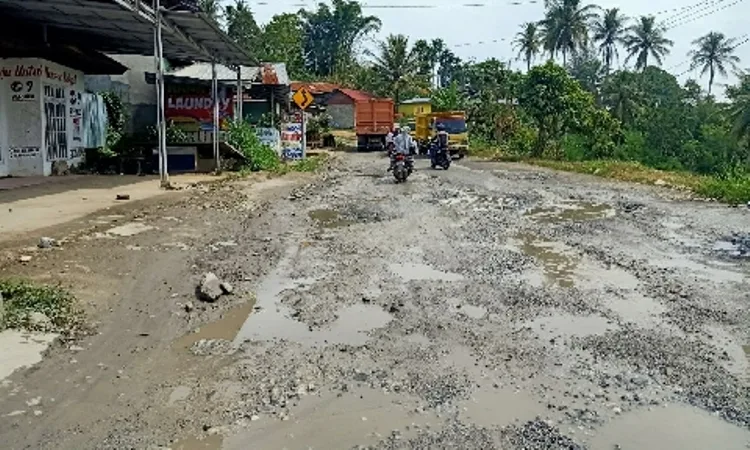 Jalan Penghubung Payakumbuh-Lintau Rusak Parah, Ada Syarat Khusus Gubernur Sumbar untuk Perbaiki