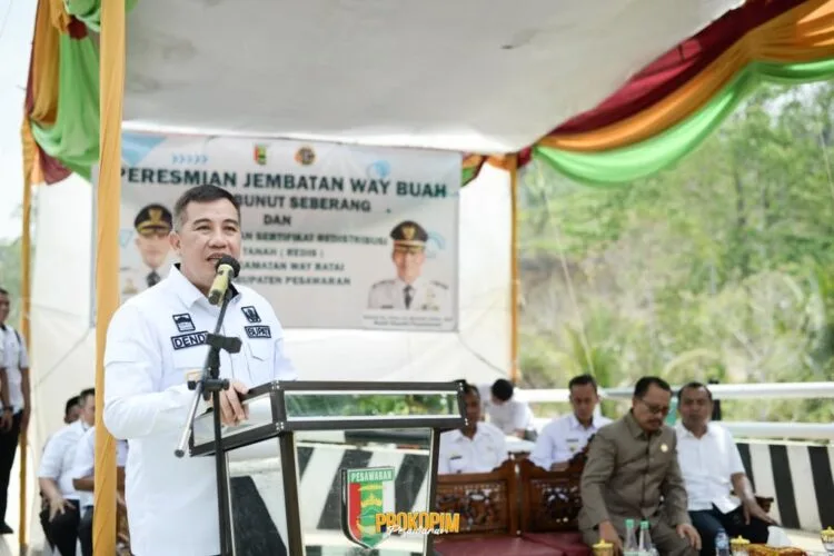 Resmikan Jembatan Way Buah Kecamatan Way Ratai, Bupati Pesawaran Minta Jaga Infrastruktur yang Telah Dibangun
