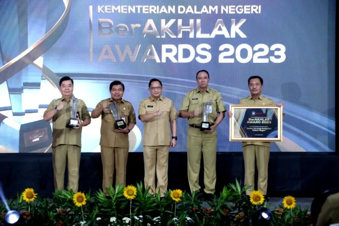 Kemendagri BerAKHLAK Awards, Dorong ASN Tingkatkan Kualitas Layanan Publik