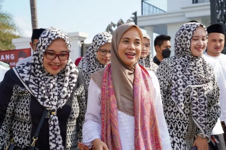 Istighosah di Ponpes Bayt Al-Hikmah Pasuruan, Atikoh Ganjar Sampaikan Program Santri Magang