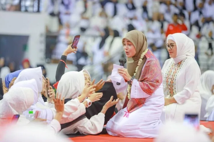 Doa Bersama di Surabaya, Siti Atikoh Ajak Ibu-ibu Doakan Indonesia 2045