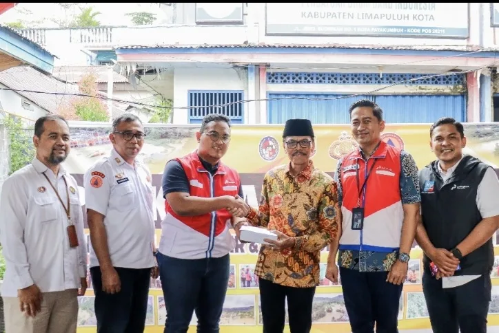 Pertamina Kucurkan Bantuan Uang Tunai untuk Korban Bencana Lima Puluh Kota