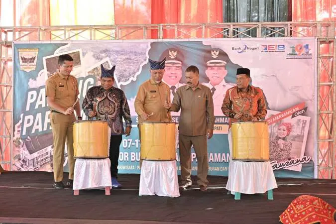 Tumbuhkan Perekonomian Daerah, Gubernur Mahyeldi Apresiasi Padamg Pariaman Expo 2024