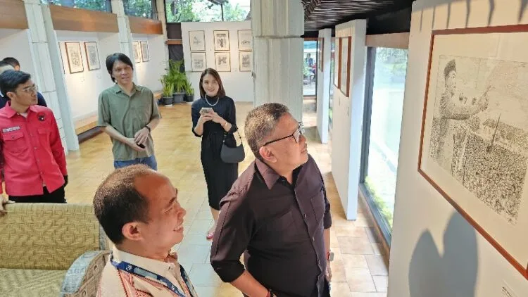 Sekjen PDIP Kagum Oleh Karya Lukisan Budi Ubrux