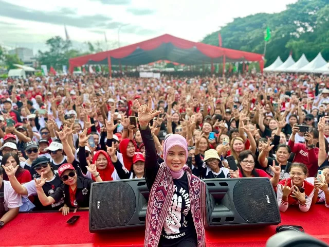 Program Satu Keluarga Satu Sarjana dari Ganjar-Mahfud Jadi Primadona Warga