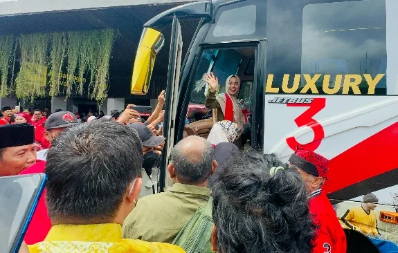 Siti Atikoh Ganjar Disambut Meriah Warga Banyuwangi