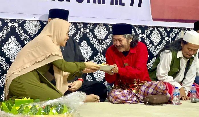 Siti Atikoh Ingatkan Bahwa Ilmu Tanpa Adab Bisa Merusak