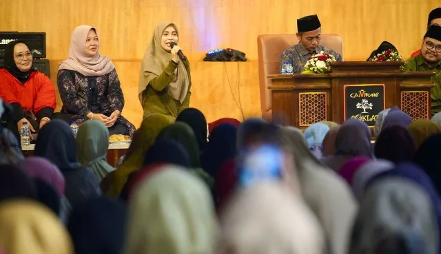 Ikut Pengajian Ibu-Ibu, Siti Atikoh: Belajar Kerendahan Hati dan Jangan Takabur