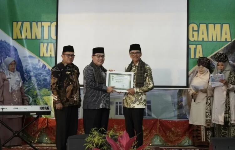 Bupati Safaruddin Berharap Kanwil Kemenag Sumbar Bangun Sekolah Madrasah di Ibu Kota Sarilamak