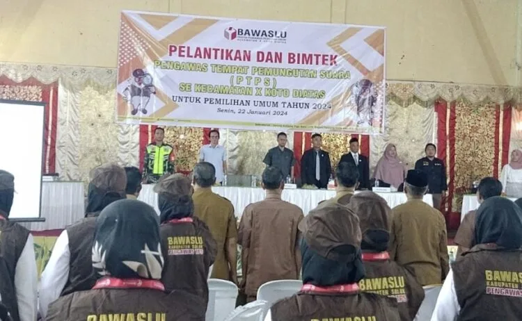 Panwascam X Koto Diatas Gembleng Pengawas TPS dengan Bimtek