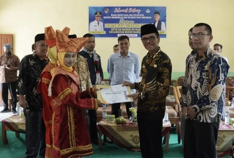 Bupati Safaruddin Resmikan Gedung Baru UPTD SD 09 Maek