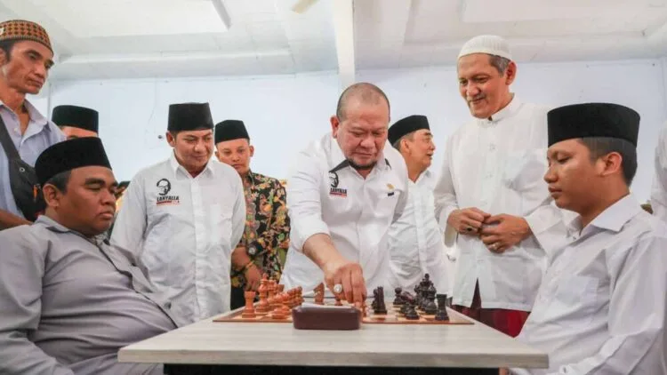 Buka Turnamen Catur Antar Pesantren se-Madura, Ketua DPD RI:  Santri Dapat Mengasah Kemampuan Otak Dan Kecerdasan Mental