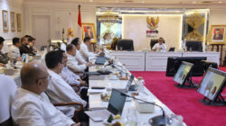 MenPANRB Azwar Anas saat rapat pembahasan lanjutan rencana peluncuran INA Digital bersama Tim GovTech Edu dan Tony Blair Institute. [Hms Kempanrb].