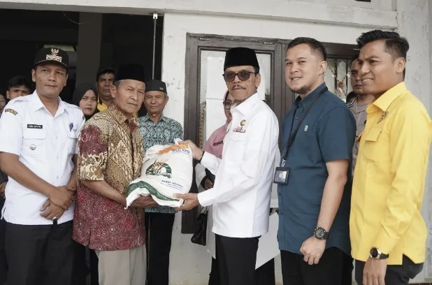 Bupati Safaruddin Tinjau Penyaluran 429 Ton Cadangan Beras Pemerintah