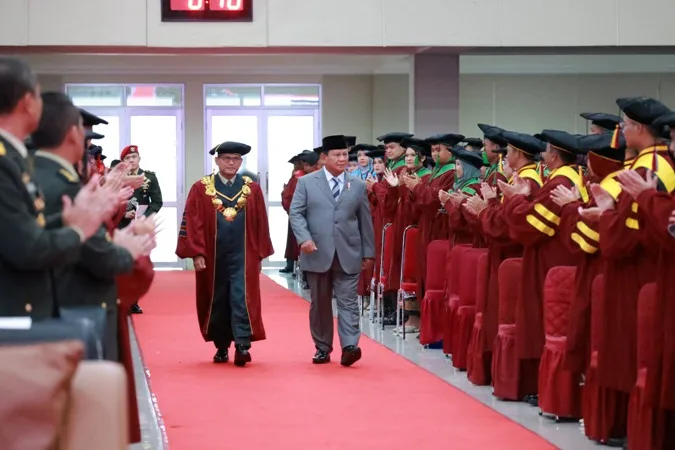 Hadiri Acara Wisuda Unhan RI, Menhan Prabowo Bangga Indonesia Cetak 75 Lulusan Kedokteran Militer