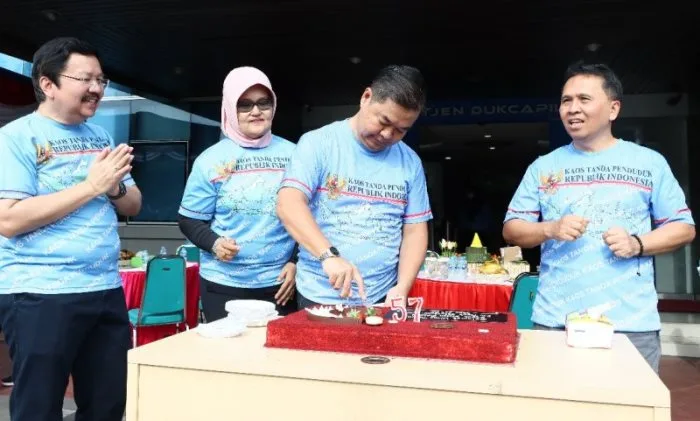 HUT ke-57 Teguh Setyabudi, 7 Penghargaan Diraih selama Memimpin Ditjen Dukcapil Kemendagri