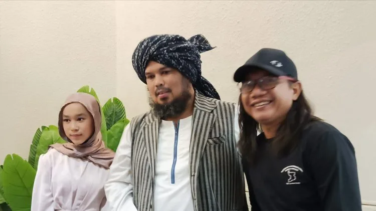 Kolaborasi Ust Derry Sulaiman dengan Penyanyi Cilik Jatim Mencuri Perhatian  Pecinta Musik Religi