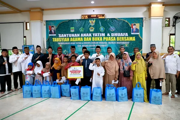 Buka Puasa Bersama, Pj Bupati Bekasi, Baznas dan LDII Serahkan Santunan Anak Yatim