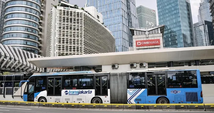 Transjakarta Perbolehkan Makan dan Minum Saat Berbuka Puasa, Dengan Catatan…