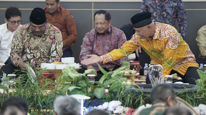 Makan Bajamba