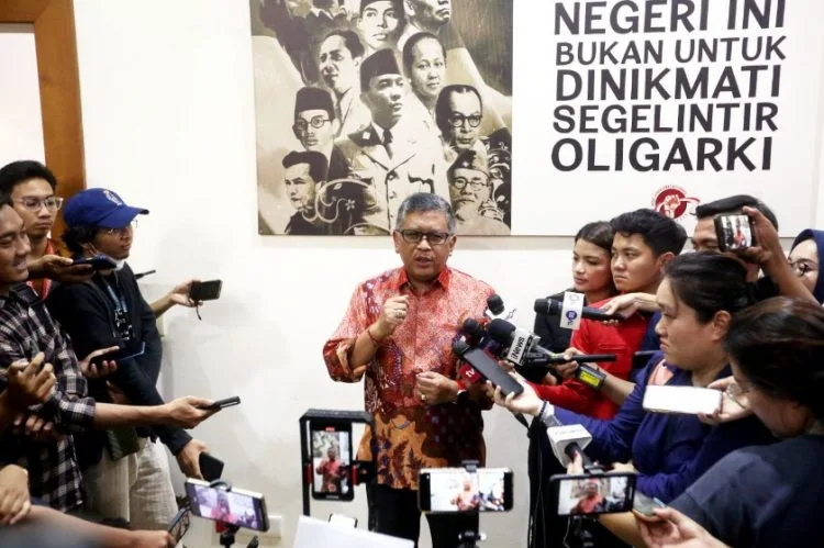 Sekjen PDIP: Pak Otto Hasibuan Lupa Pernah Minta Bu Mega Jadi Saksi di MK