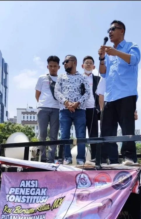 Tegak Lurus dengan Prabowo, Massa Aksi MK Membubarkan Diri