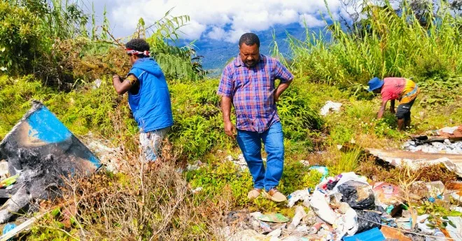 Kadis Lingkungan Hidup Kabupaten Tolikara Bangun Budaya Gotong Royong Menjaga Kebersihan