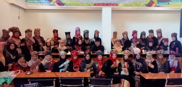 Bundo Kanduang se-Lima Puluh Kota Ikuti Seminar Peningkatan Kapasitas