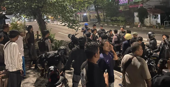 Diduga Hendak Tawuran, Polres Jakbar Amankan 19 Remaja Berikut Barbuk Berbagai Sajam