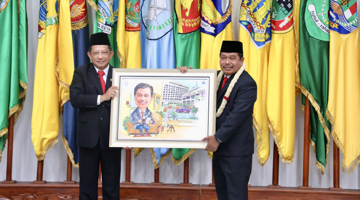 Resmi Purna Tugas sebagai Sekjen Kemendagri, Mendagri Lantik Suhajar Sebagai Wakil Rektor IPDN