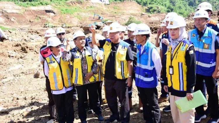 Tinjau Bendungan Meninting di NTB, Menteri Basuki Targetkan Selesai pada Agustus 2024