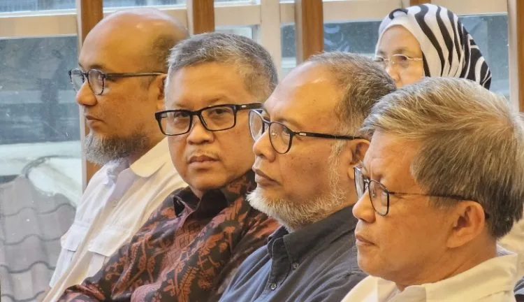 Masa Gelap Demokrasi, Hasto Bareng Rocky Gerung Kuliah Umum di UI