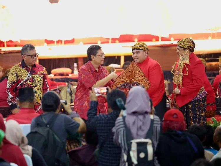 Masyarakat Antusias Saksikan Wayangan Lakon Pandu Swargo