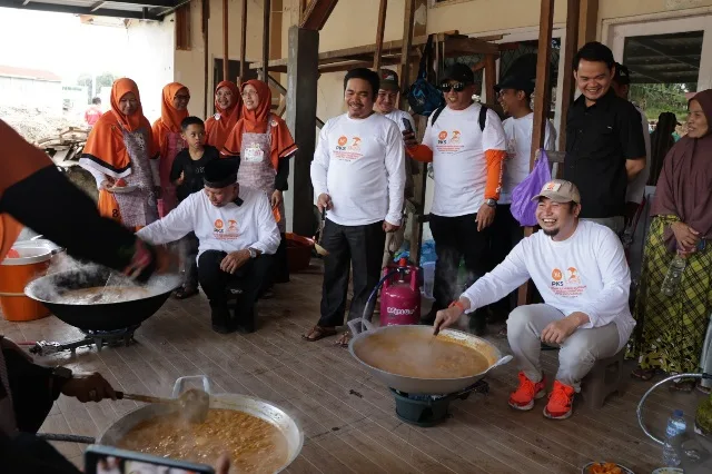 PKS Sumbar Masak Randang Daging Kurban di Daerah Terdampak Bencana