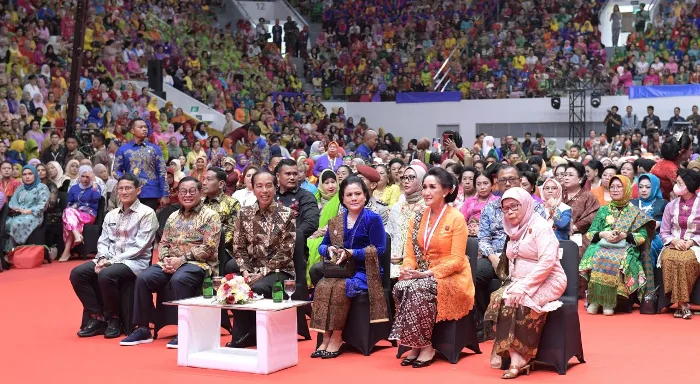 Digelar di Istora Senayan, Presiden dan Ibu Iriana Hadiri Peringatan Hari Kebaya Nasional
