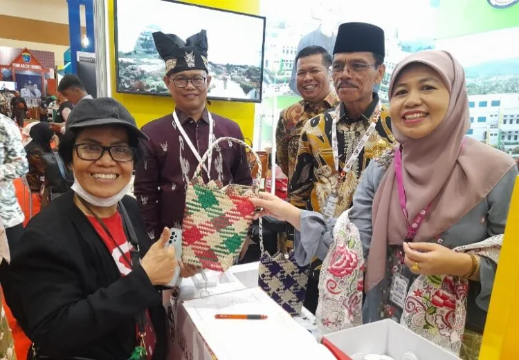Raker Apkasi XVI, Bupati Safaruddin Promosikan UMKM Lima Puluh Kota