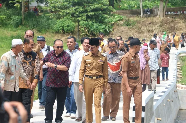 Bupati Safaruddin Resmikan Jalan Usaha Tani Guguak VIII Koto