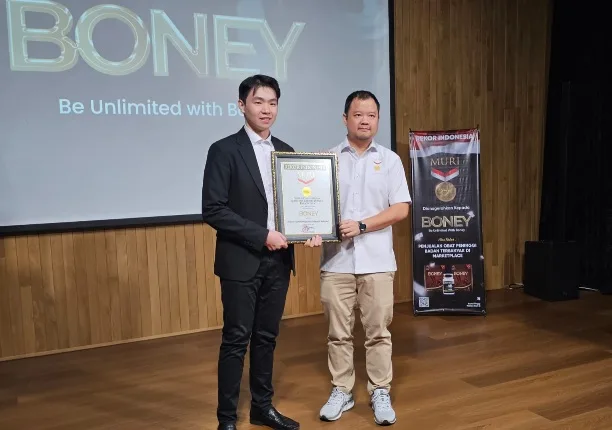 Boney Raih Rekor MURI atas Penjualan Suplemen Peninggi Badan Terbanyak