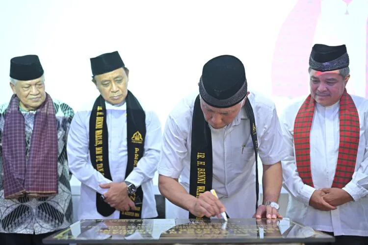 Mahyeldi Resmikan Surau Ka'bah Inyiak Tuah di Nagari Panampuang