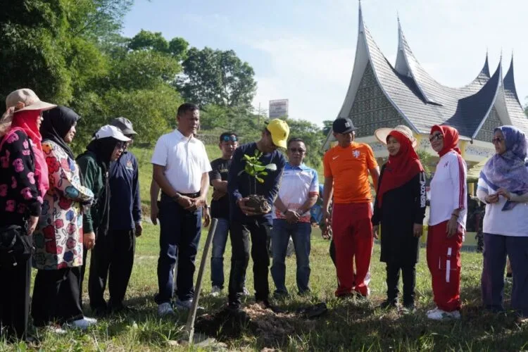 HUT ke-79 PMI Lima Puluh Kota Dimeriahkan Senam Masal Hingga Penanaman Pohon