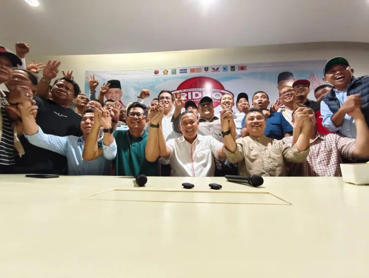 Tri Adhianto - Harris Bobihoe Unggul di Pilkada Kota Bekasi 2024 dengan 48 Persen Suara  