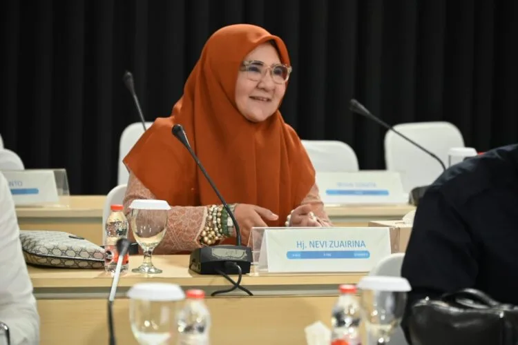 Hj. Nevi Zuhairina, Aggota DPR RI Fraksi PKS Dapil II Sumbar. Foto : Tim Nz.
