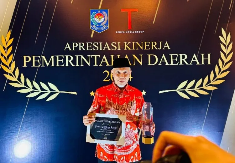 Pemprov Sumbar Raih Penghargaan Terbaik Nasional Bidang Pelayanan Publik dari Kemendagri