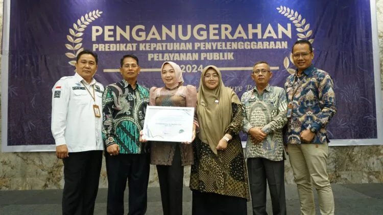 Pemkab Solok Raih Peringkat 1 dalam Penganugerahan Predikat Kepatuhan Pelayanan Publik