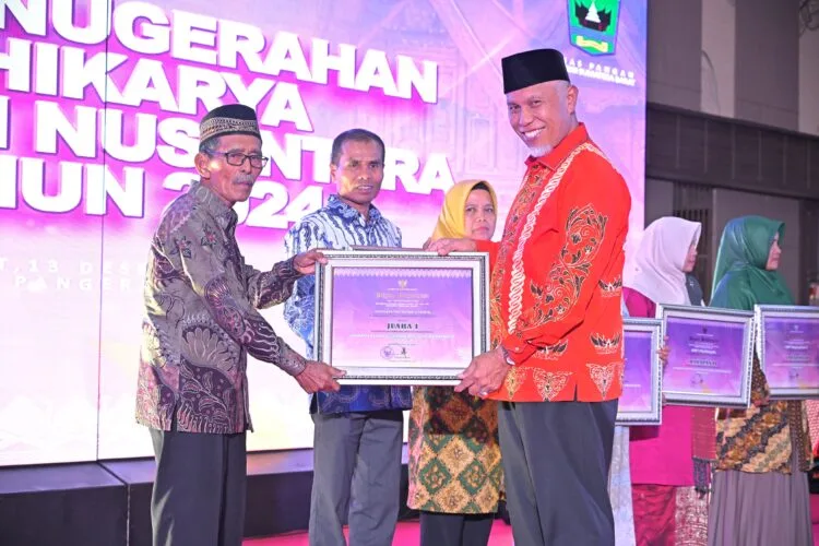Anugerah APN Sumbar 2024, Gubernur Mahyeldi Ajak Masyarakat Berperan Aktif Wujudkan Indonesia Lumbung Pangan Dunia