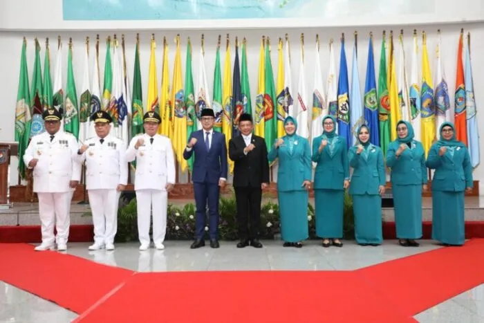 Mendagri Tito Lantik Penjabat Gubernur Banten dan Papua Barat Daya