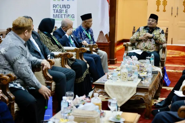 Pj Gubernur Bahas Upaya Majukan Aceh dengan Tokoh Internasional dan Nasional 